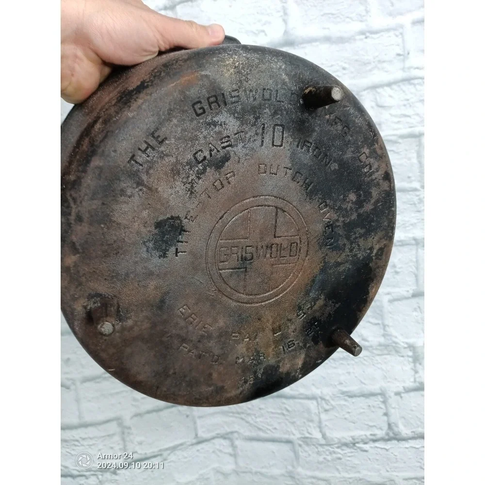 Griswold Cast Iron Pot 10,  3 Footed Cauldron  Antique Hanging (Has Crack) RARE